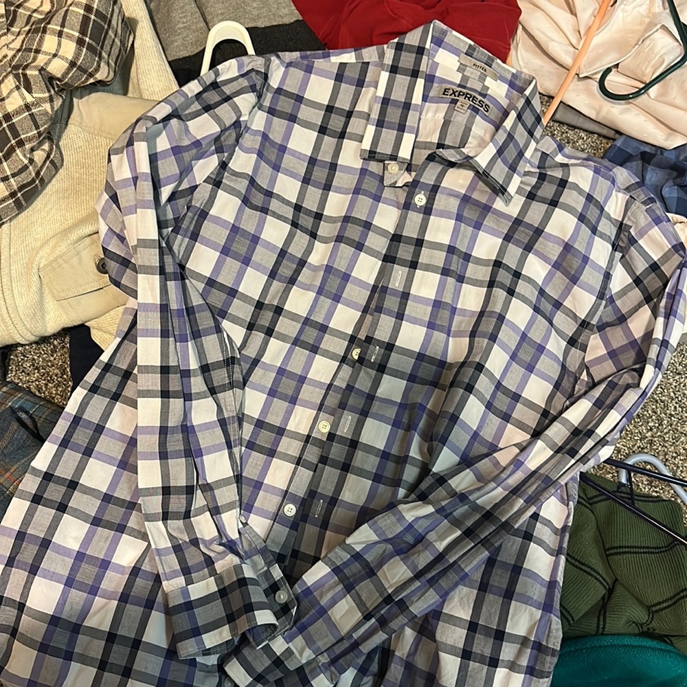 17-17.5 neck Refine Your Look with the Men's Express Button Down Shirt! 👔✨